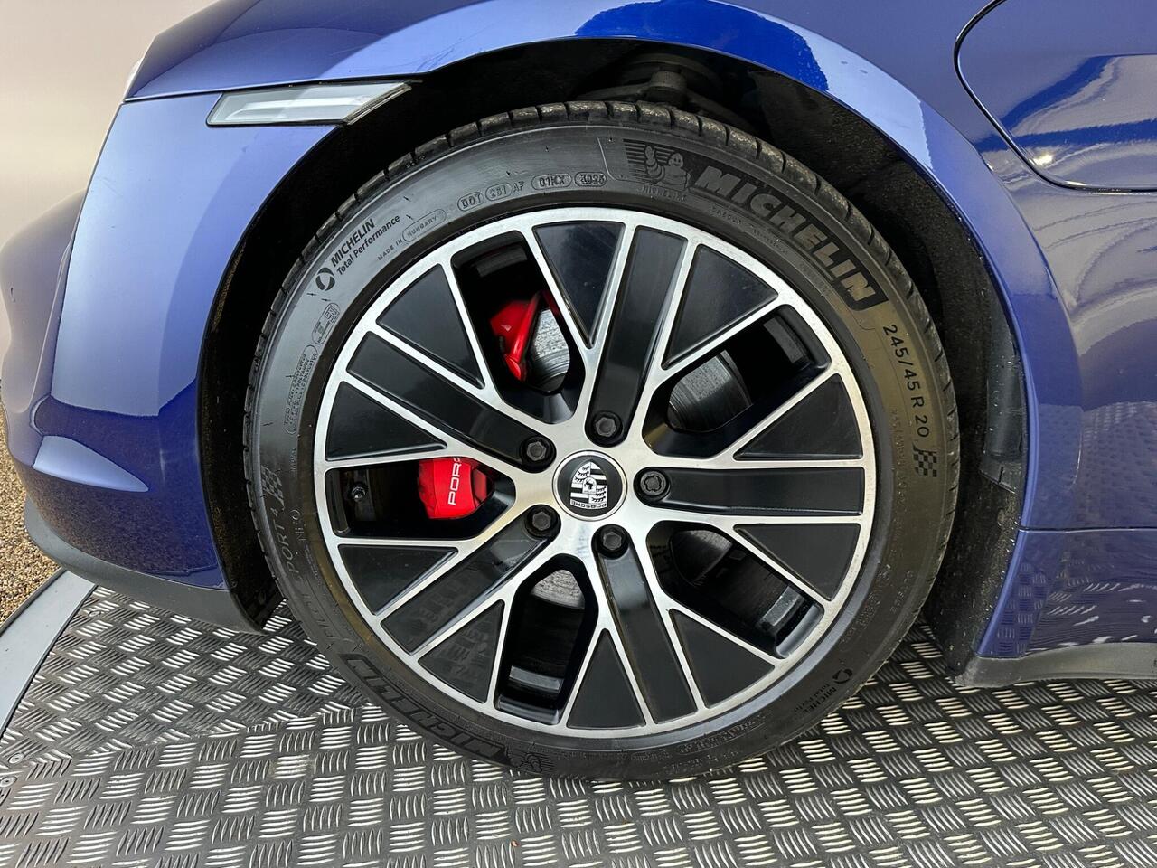 Porsche Taycan EJ22XKN