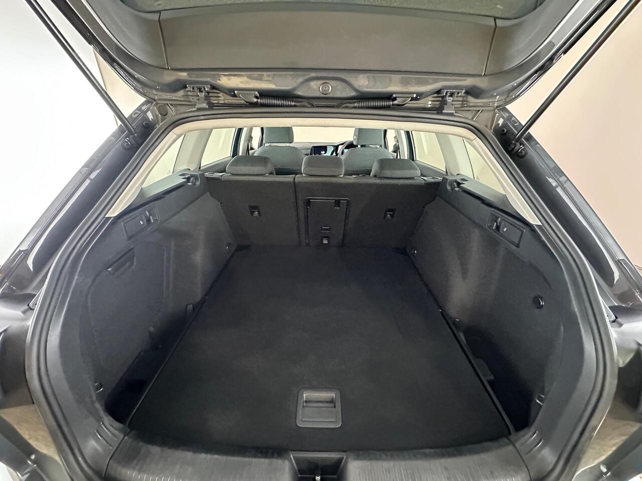 Volkswagen Golf VE22LUD