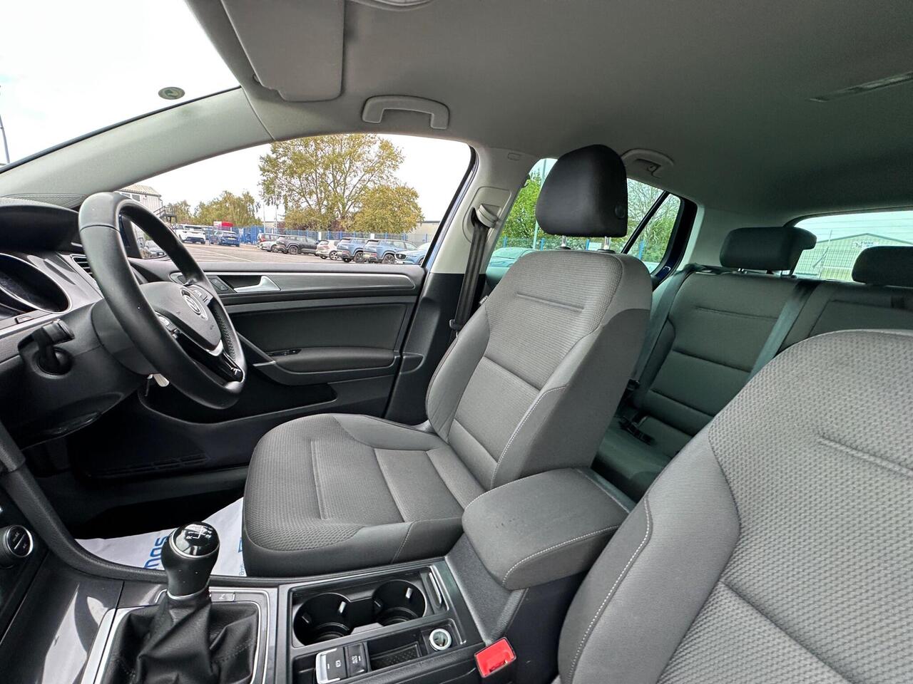 Volkswagen Golf VE69NKS