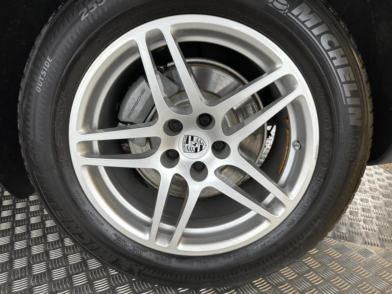 Porsche Macan AO20ZJJ