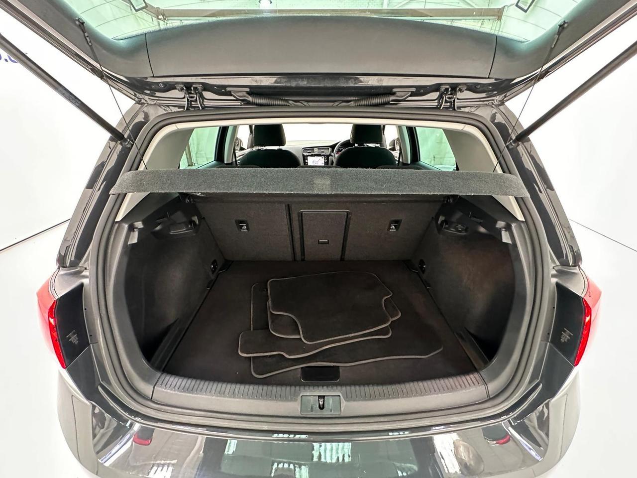 Volkswagen Golf MW67FMC