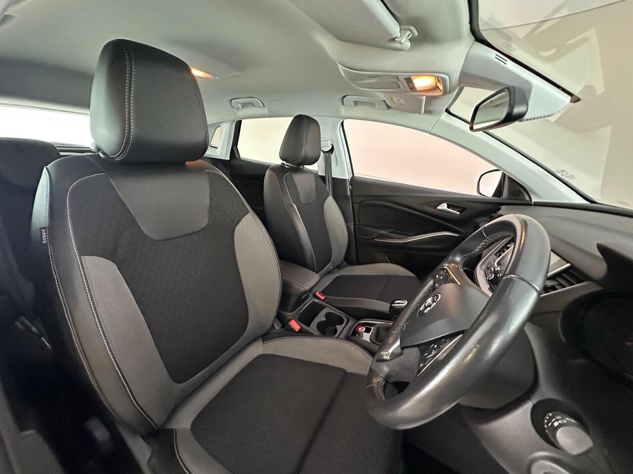 Vauxhall Grandland X FP21OZF