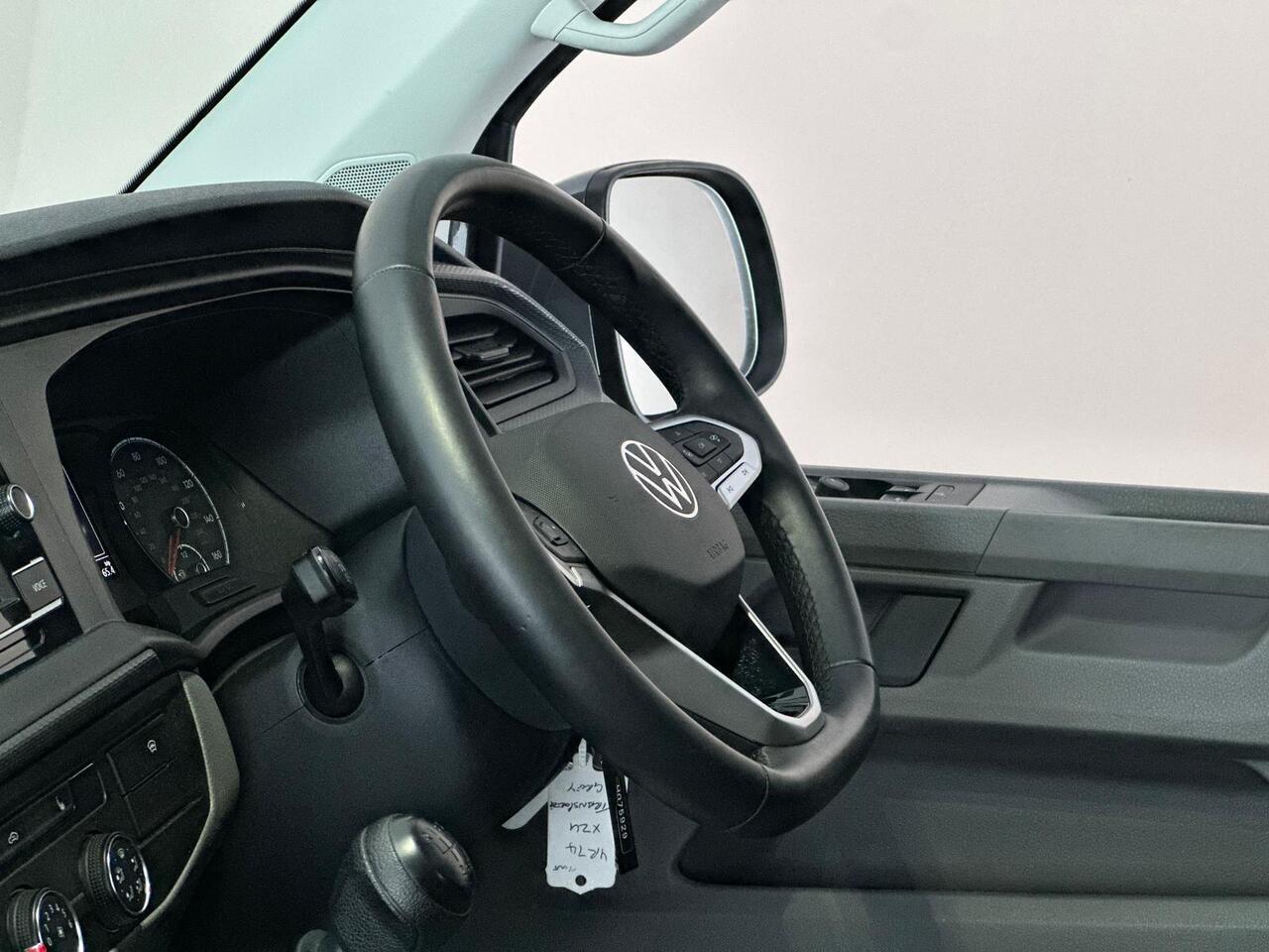 Volkswagen Transporter YR74XZU