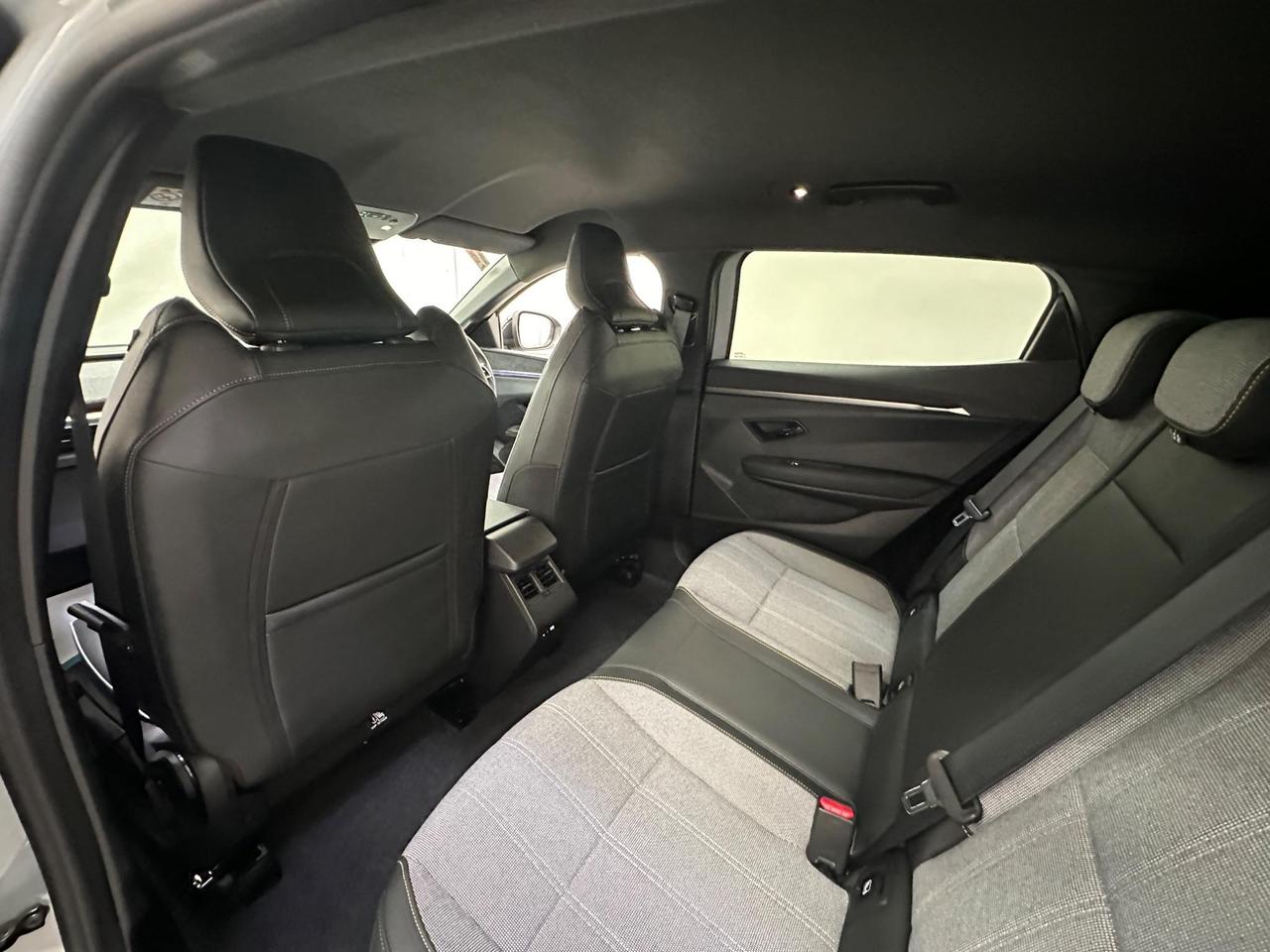 Renault Megane E-Tech YD73AFJ