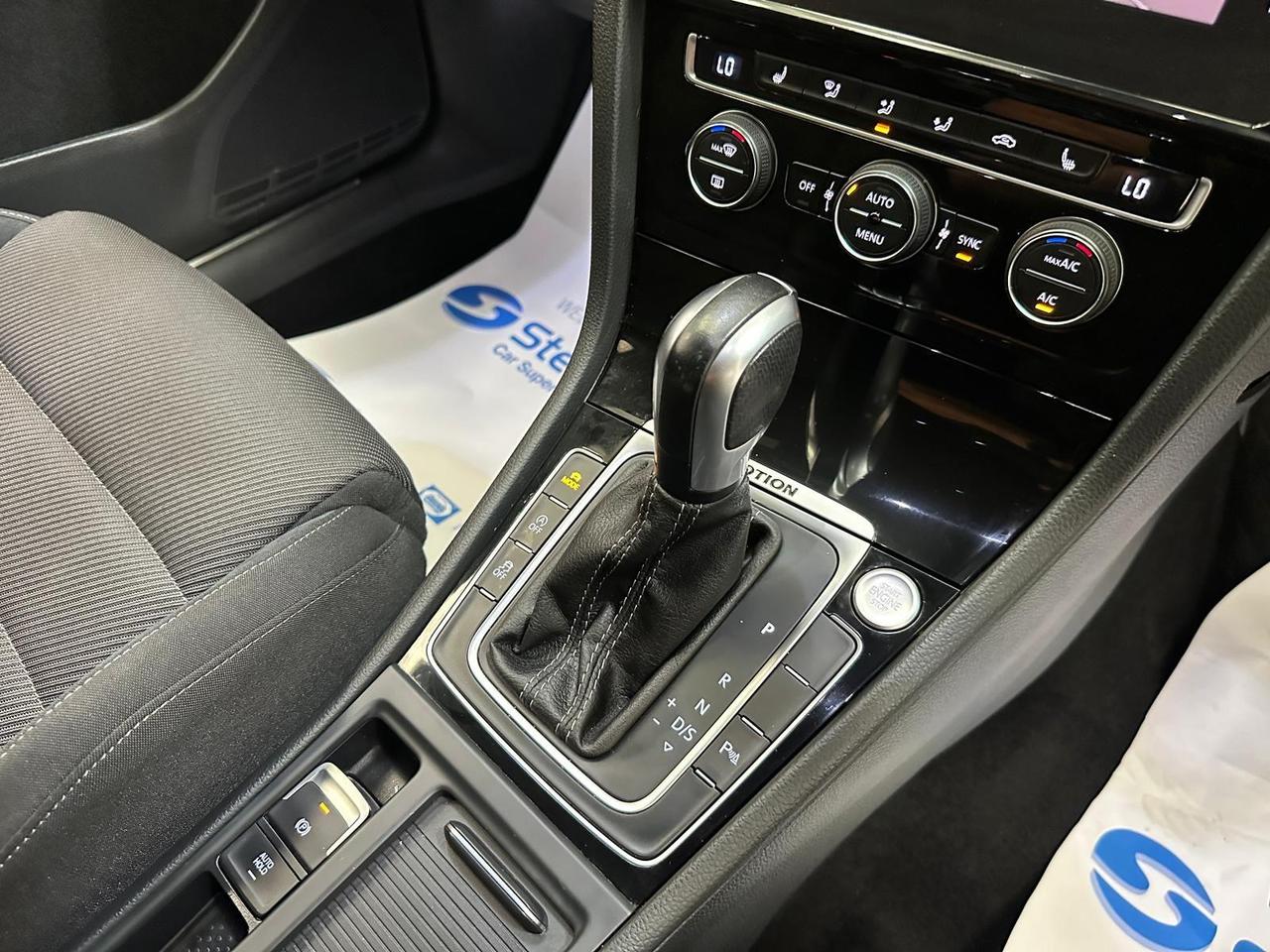Volkswagen Golf YE70AZG
