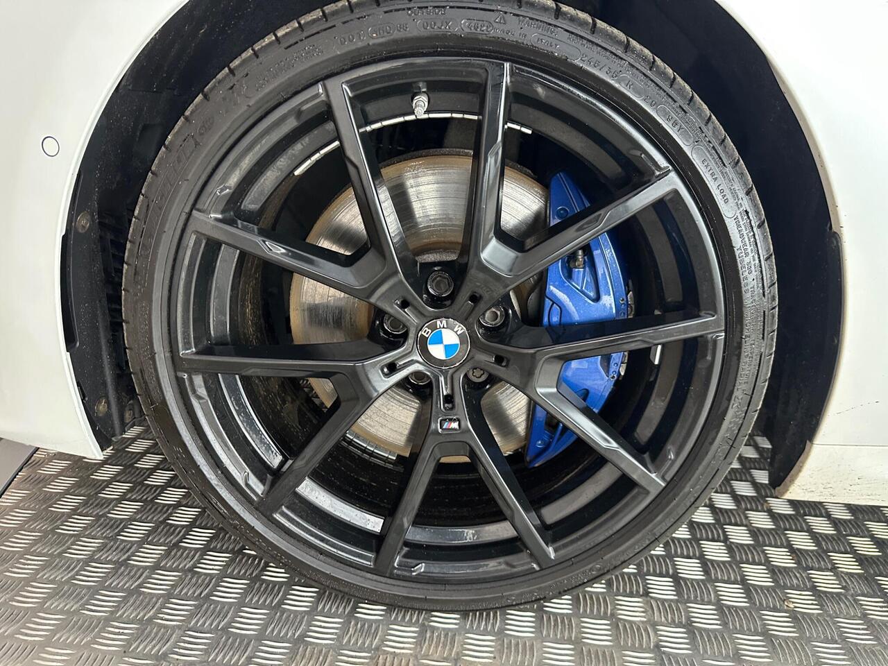 BMW 8 Series YJ19VVH