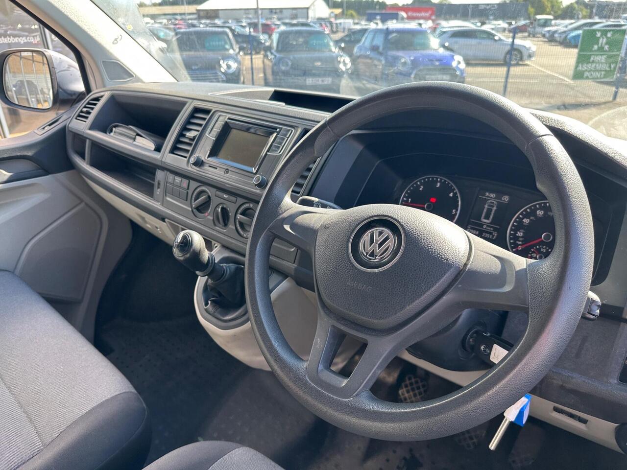 Volkswagen Transporter YW68XFL