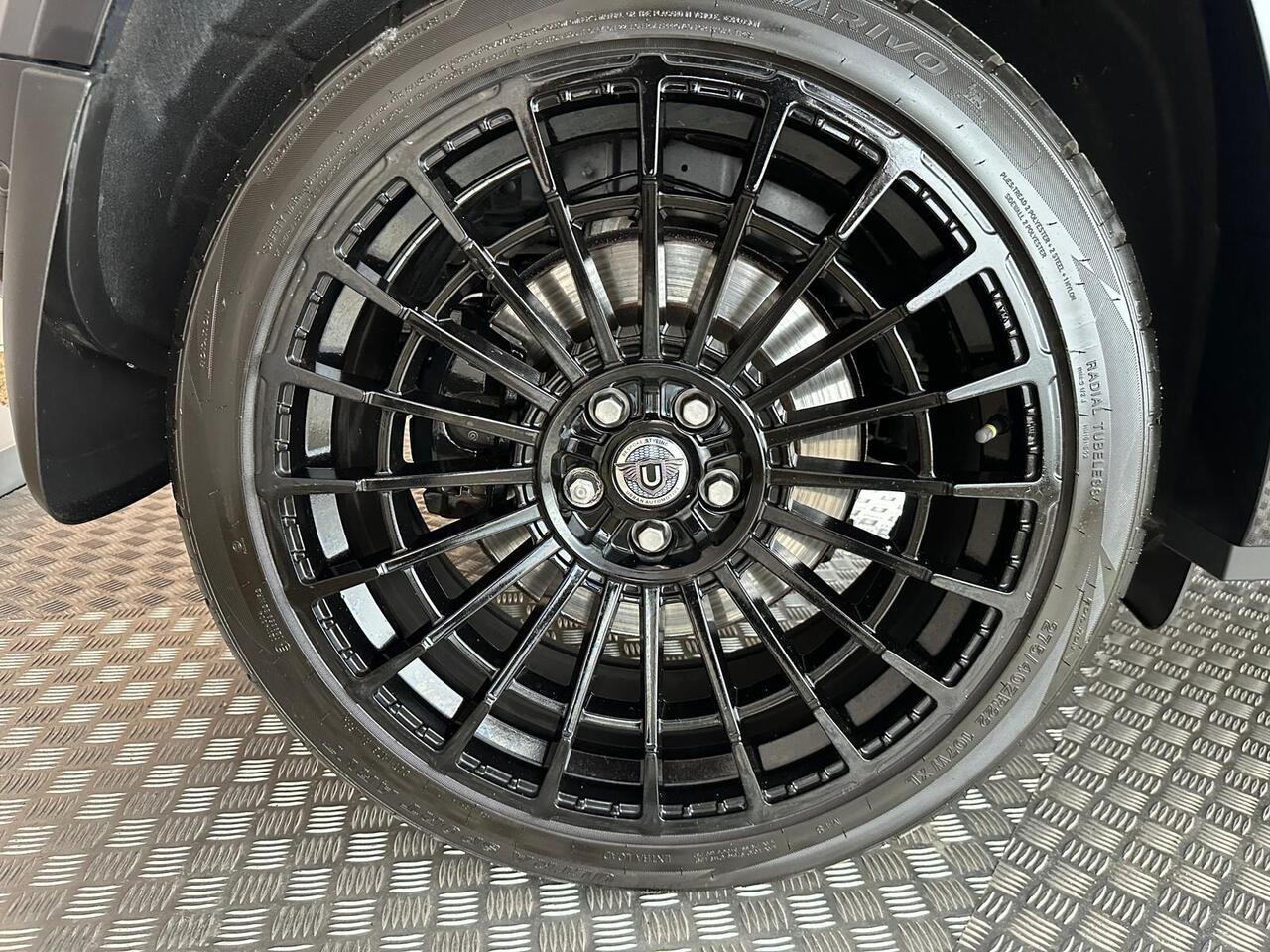 Land Rover Defender 90 HN71TWZ