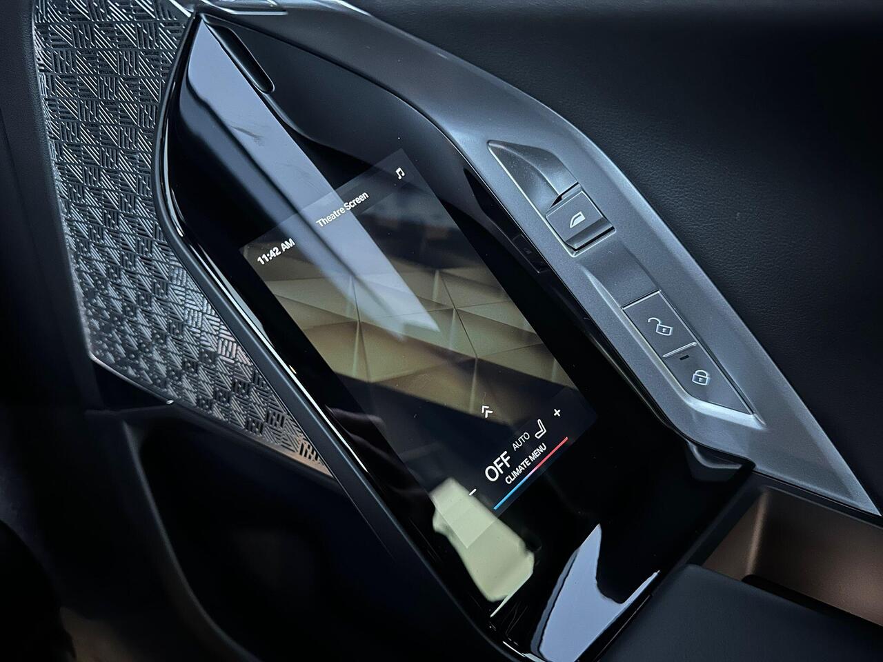 BMW i7 YF73FKE