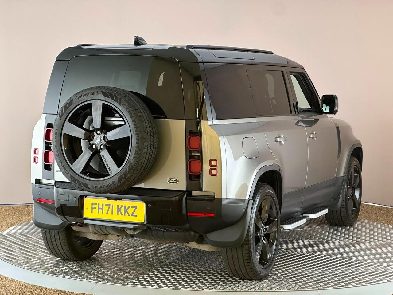 Land Rover Defender 110 FH71KKZ