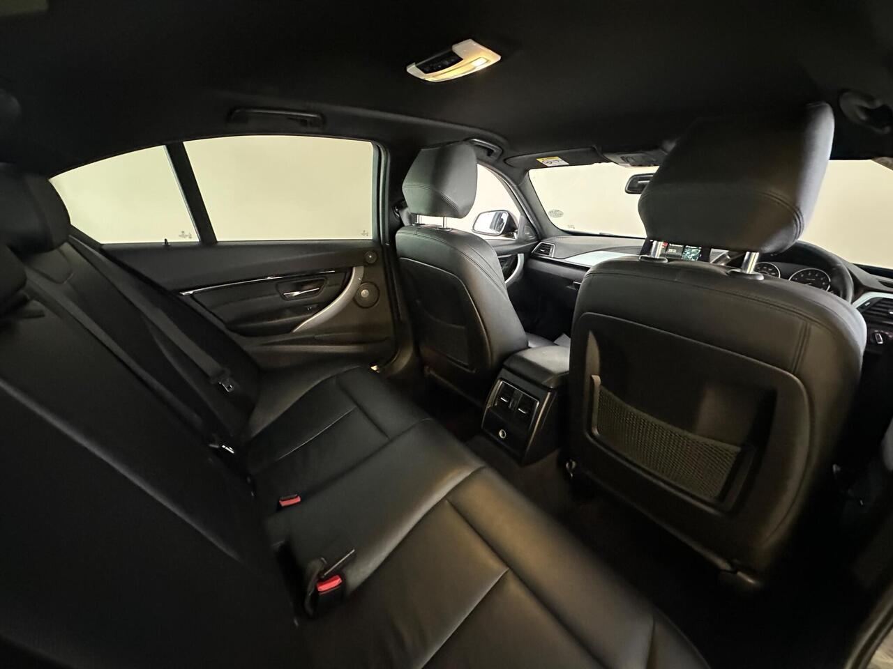 BMW 3 Series YK67SMX