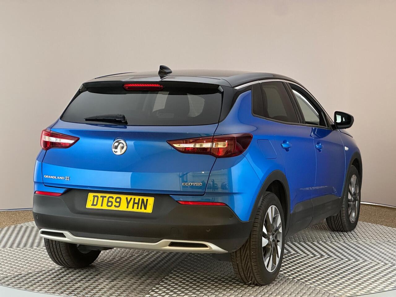 Vauxhall Grandland X DT69YHN