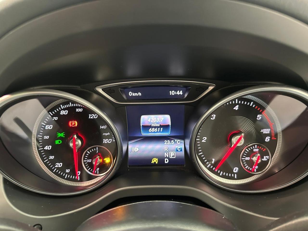 Mercedes-Benz GLA KY67ALO