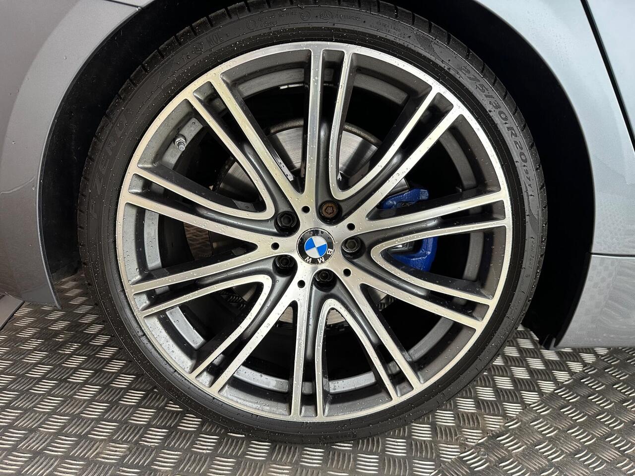 BMW 5 Series YK18JUW