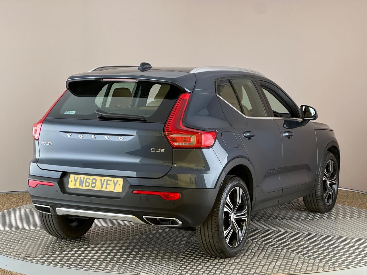 Volvo XC40 YW68VFY