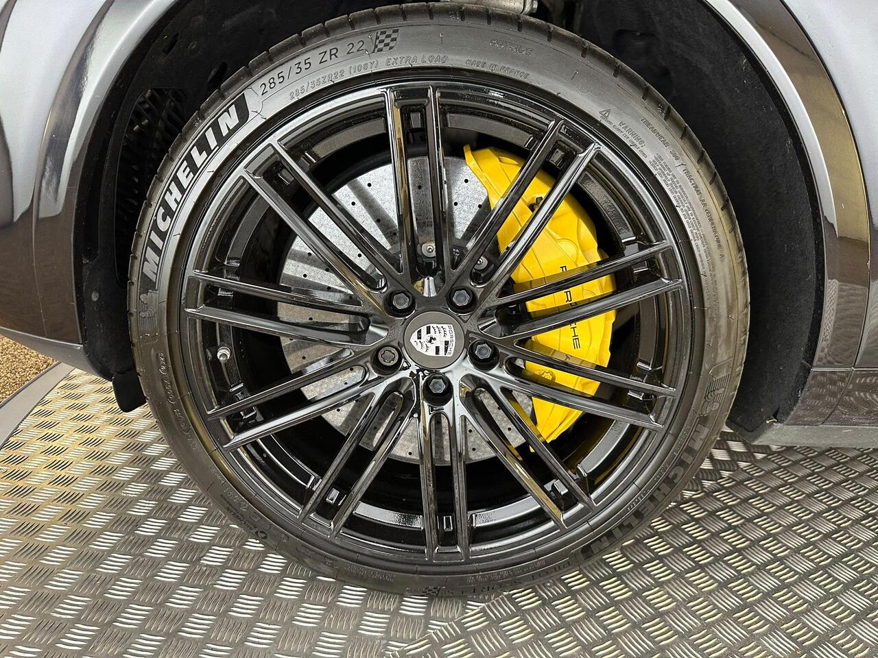 Porsche Cayenne SW69BKY