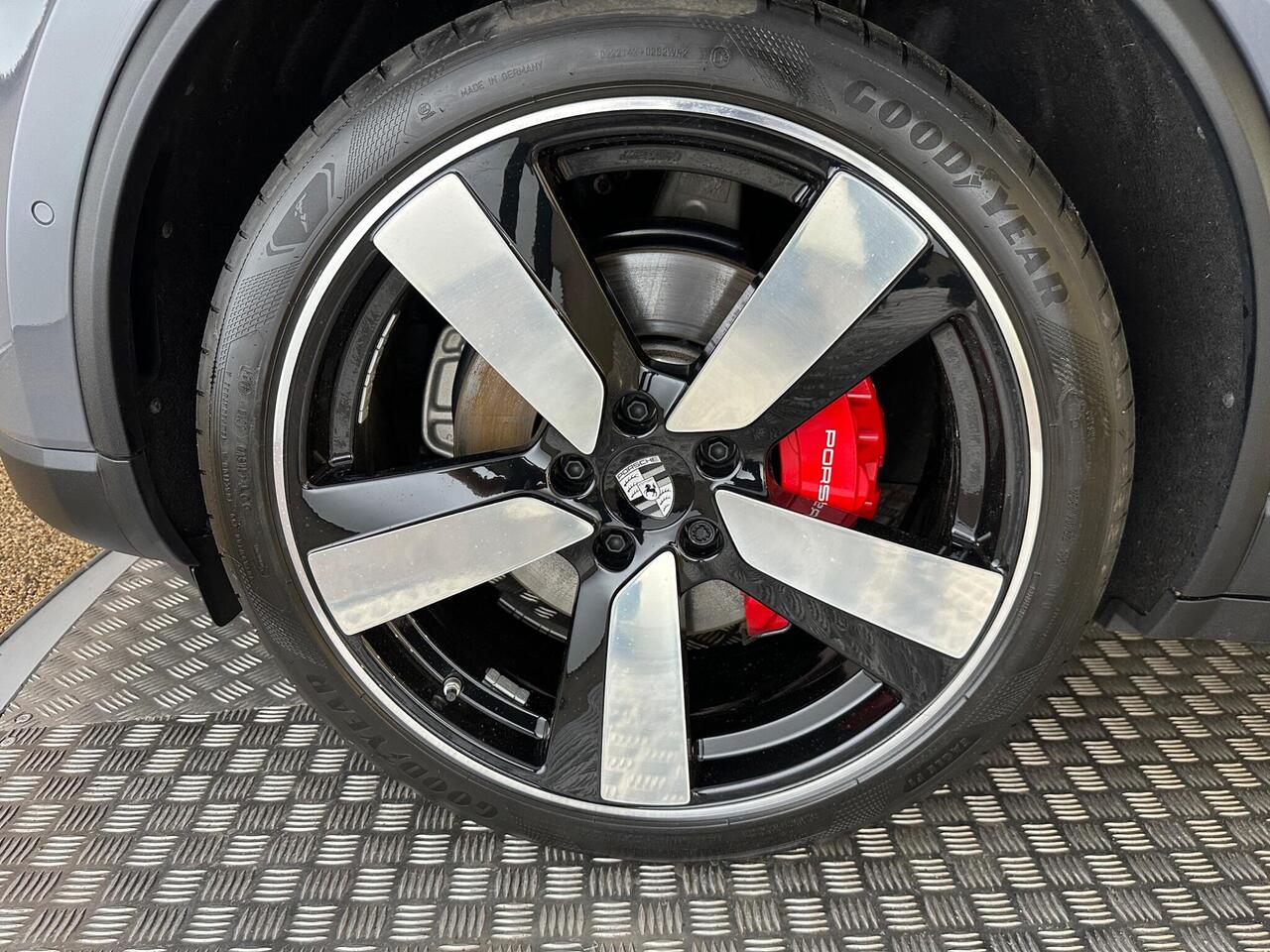 Porsche Macan AK74OLX