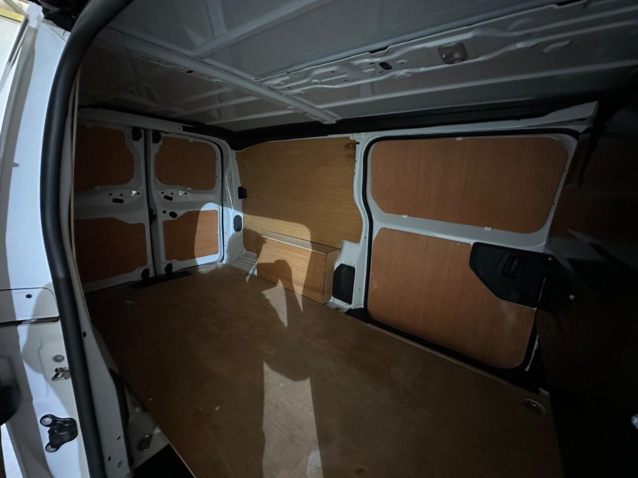 Vauxhall Vivaro DN24YLM