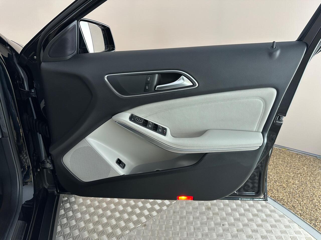 Mercedes-Benz GLA SR68KBZ