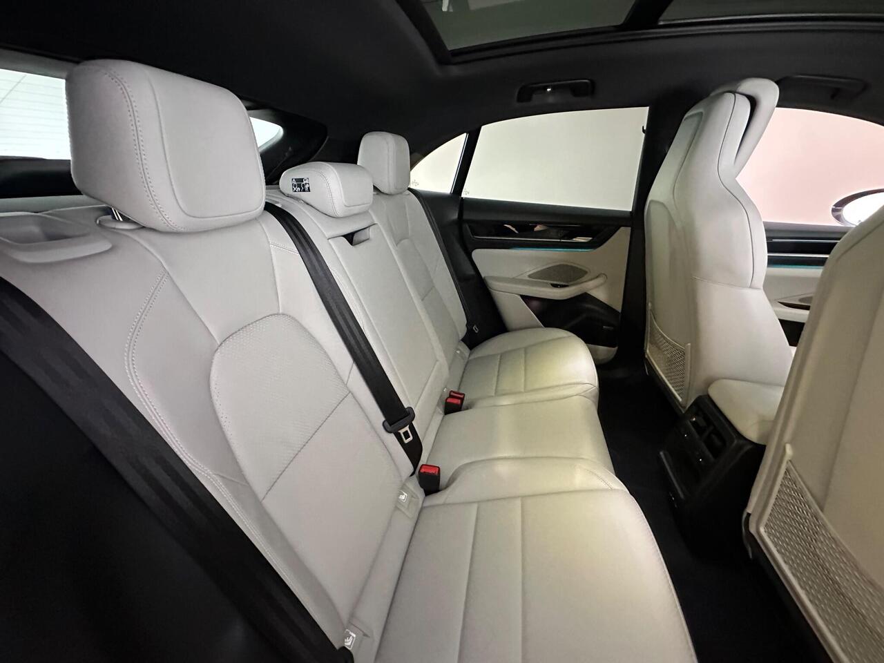 Porsche Macan AK74OLX