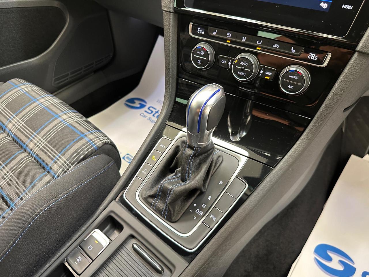 Volkswagen Golf FA18XRE