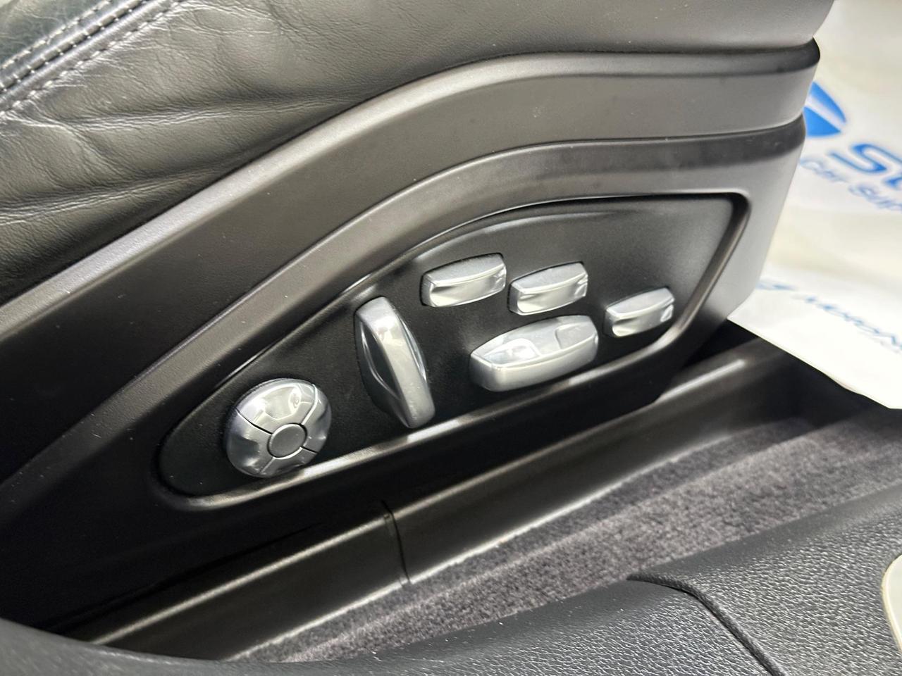 Porsche Panamera LN69UYK