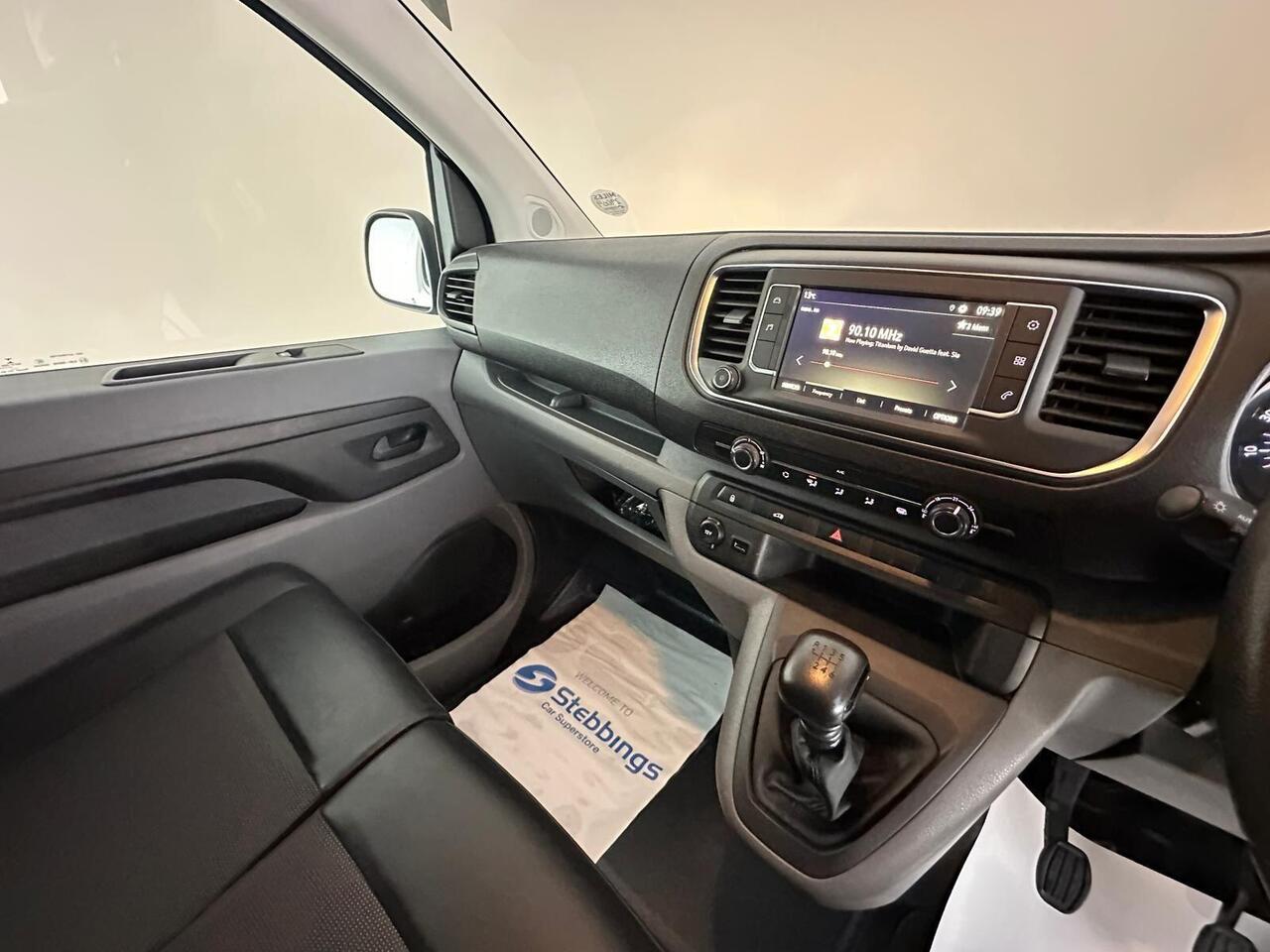 Vauxhall Vivaro MJ69FPE