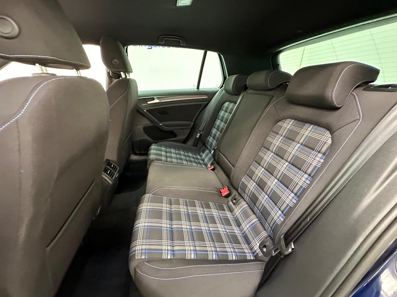Volkswagen Golf FA18XRE