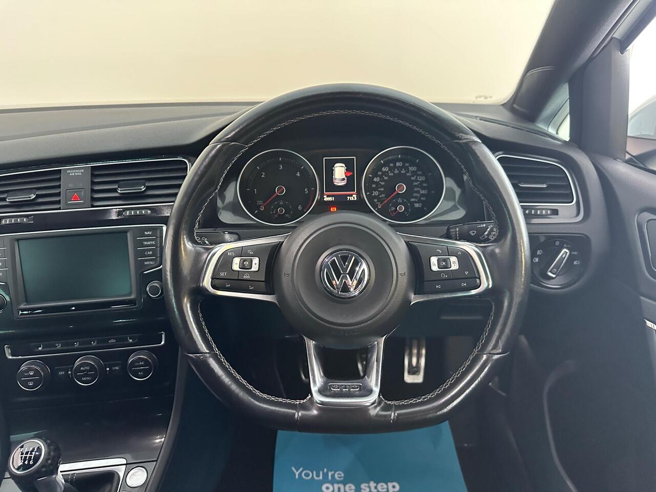 Volkswagen Golf DT66RVJ