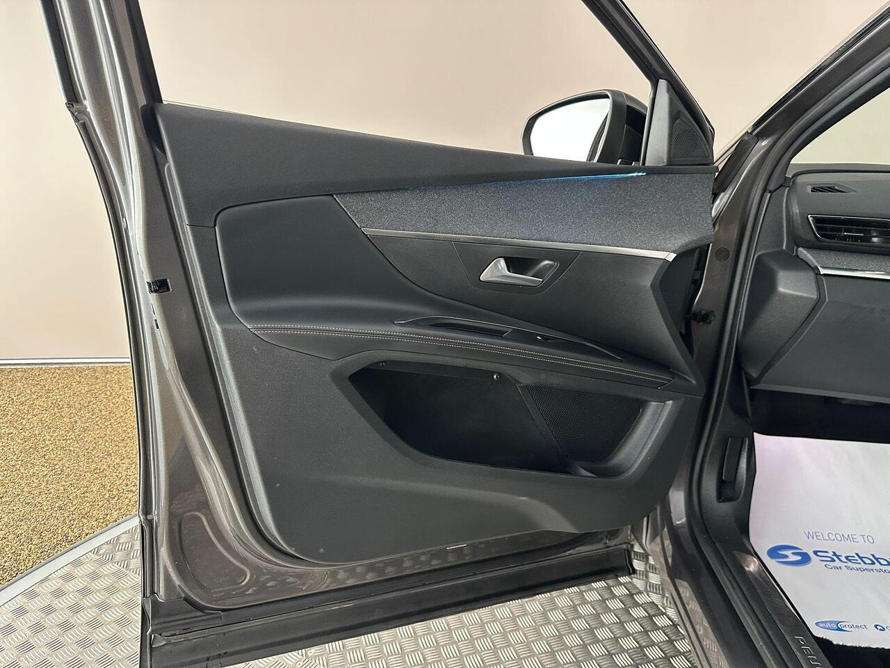 Peugeot 5008 YC69YJN