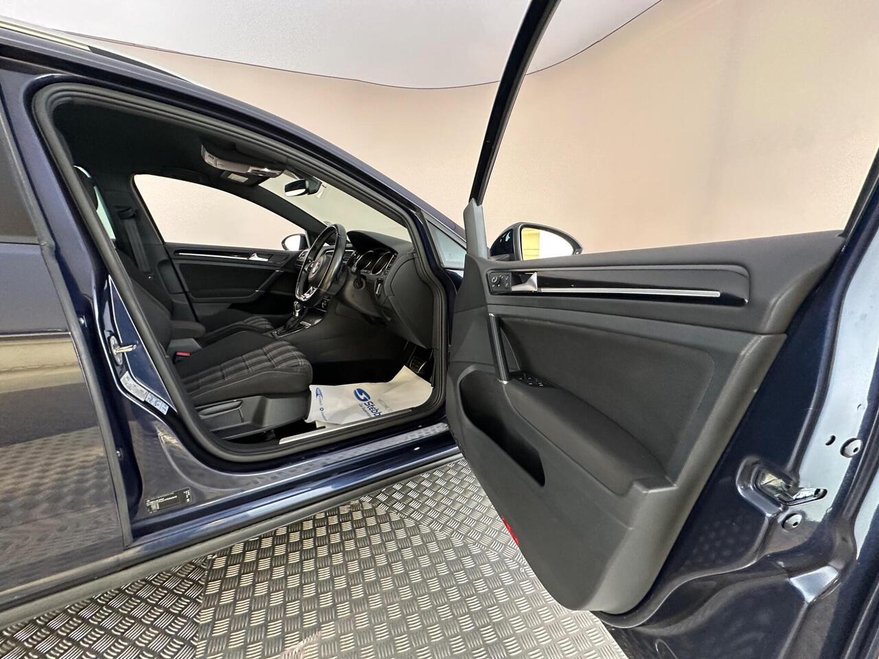 Volkswagen Golf MD66AXF