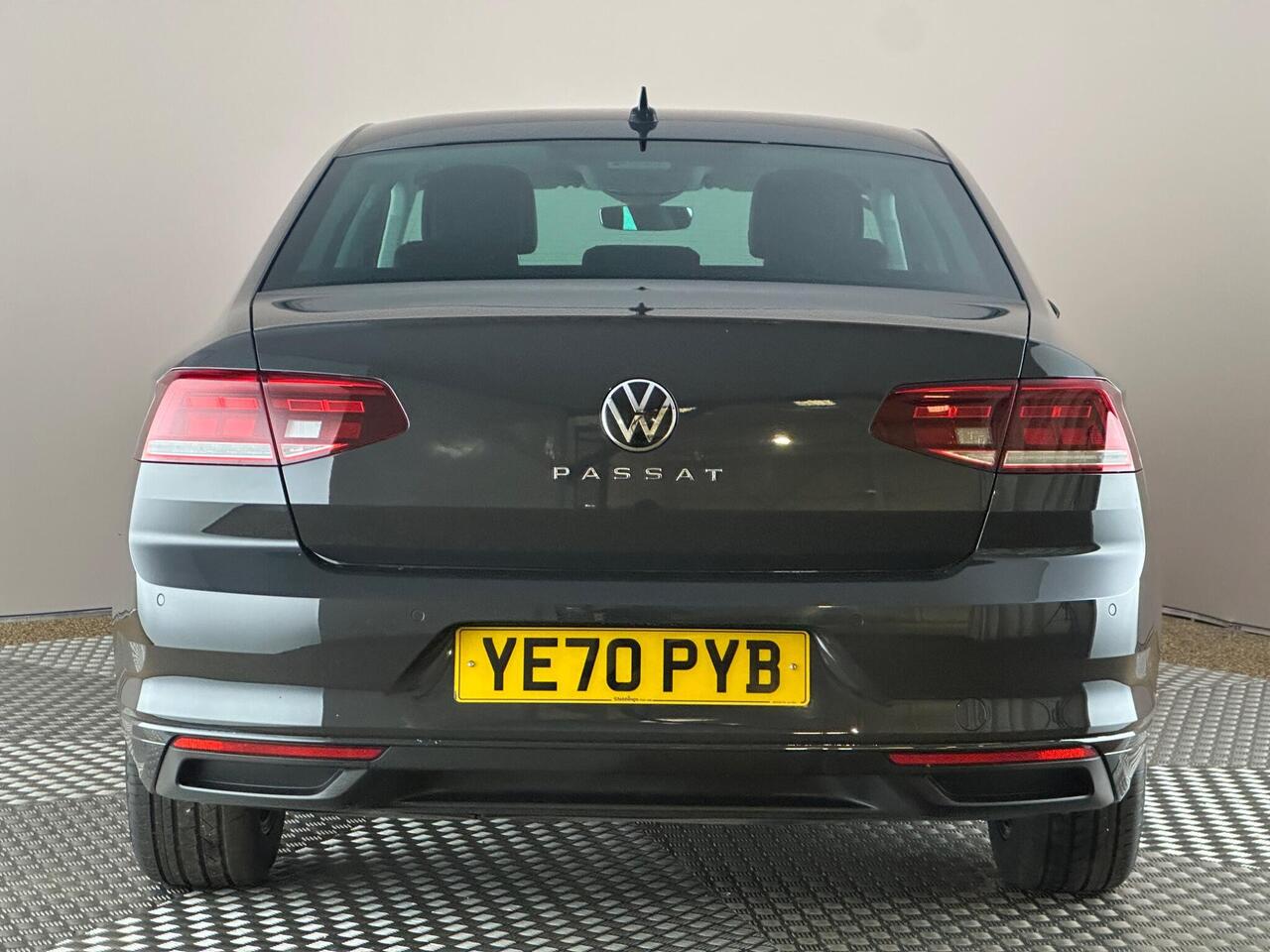Volkswagen Passat YE70PYB