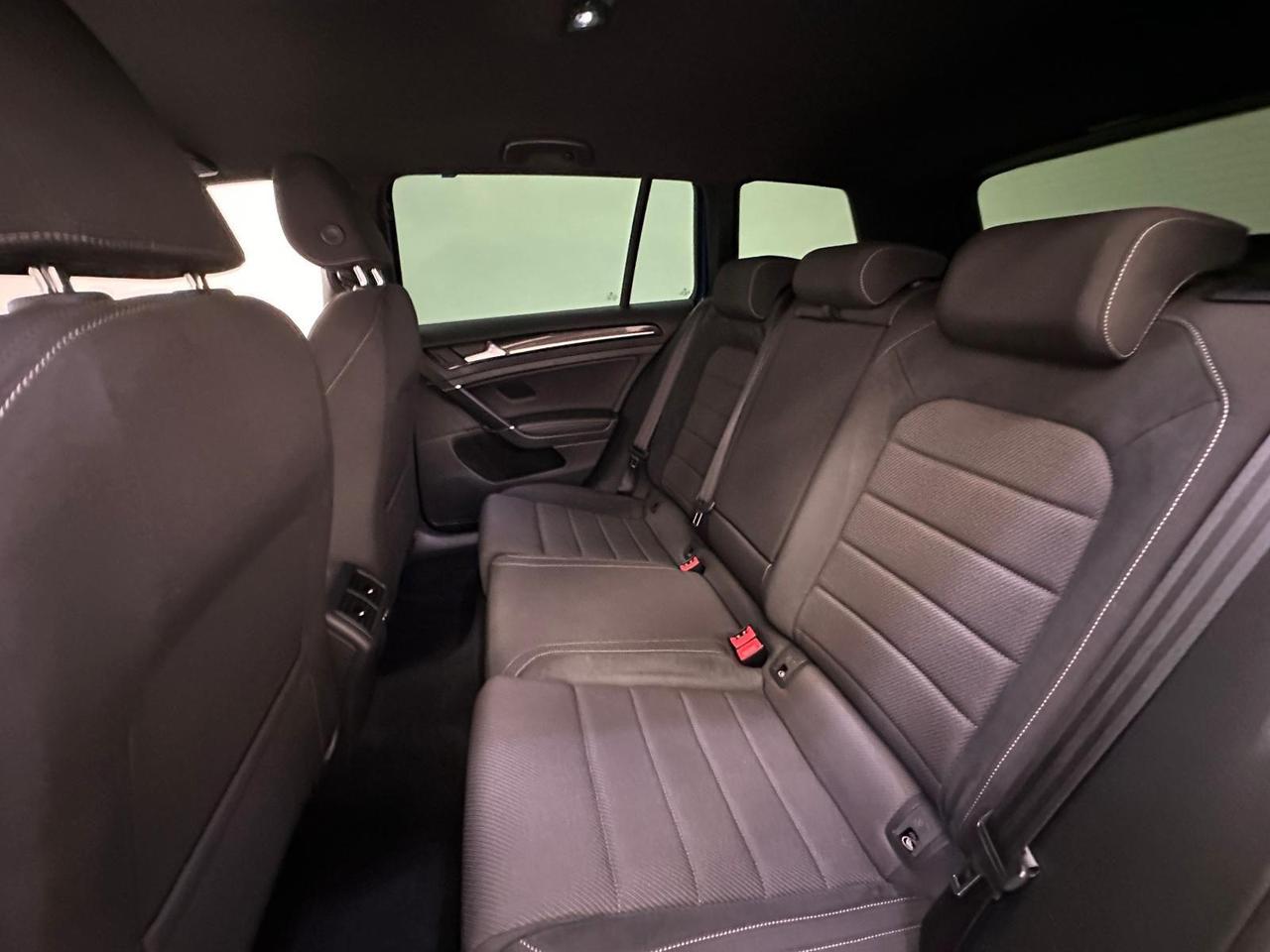 Volkswagen Golf YE70AZG