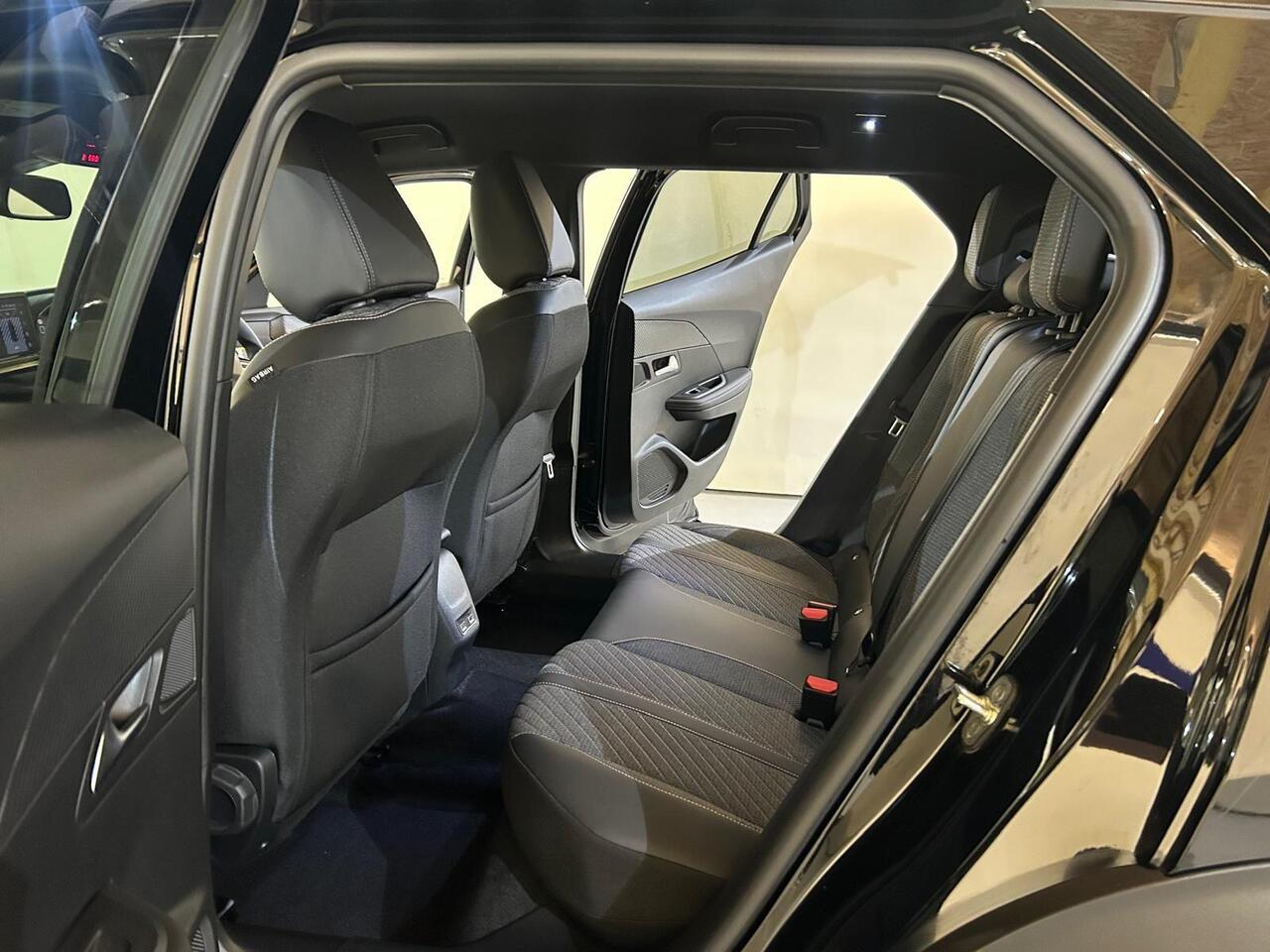 Peugeot 2008 OY73WJJ