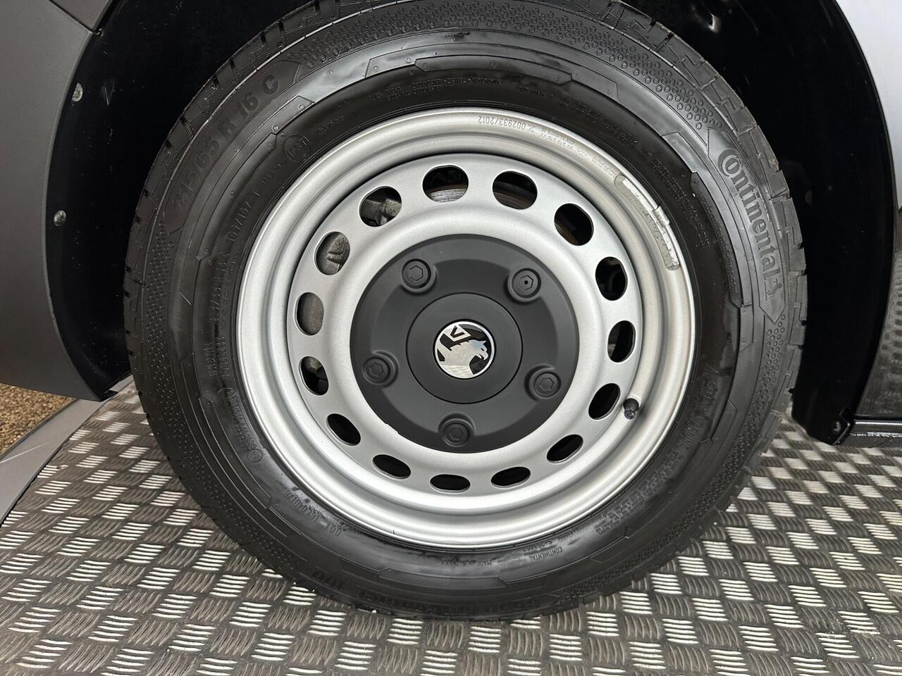 Vauxhall Vivaro DS74OKU