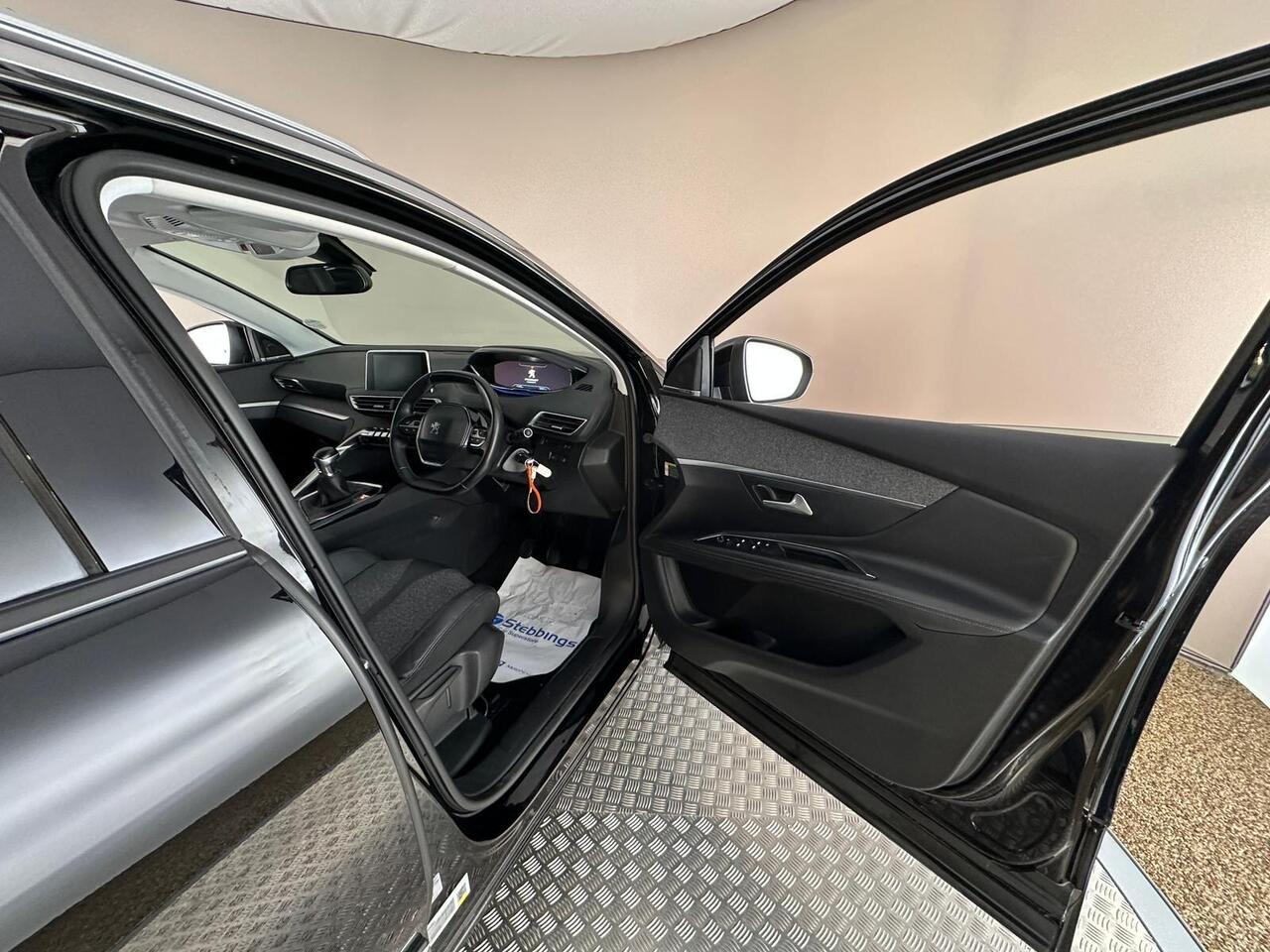 Peugeot 3008 MJ17EHF