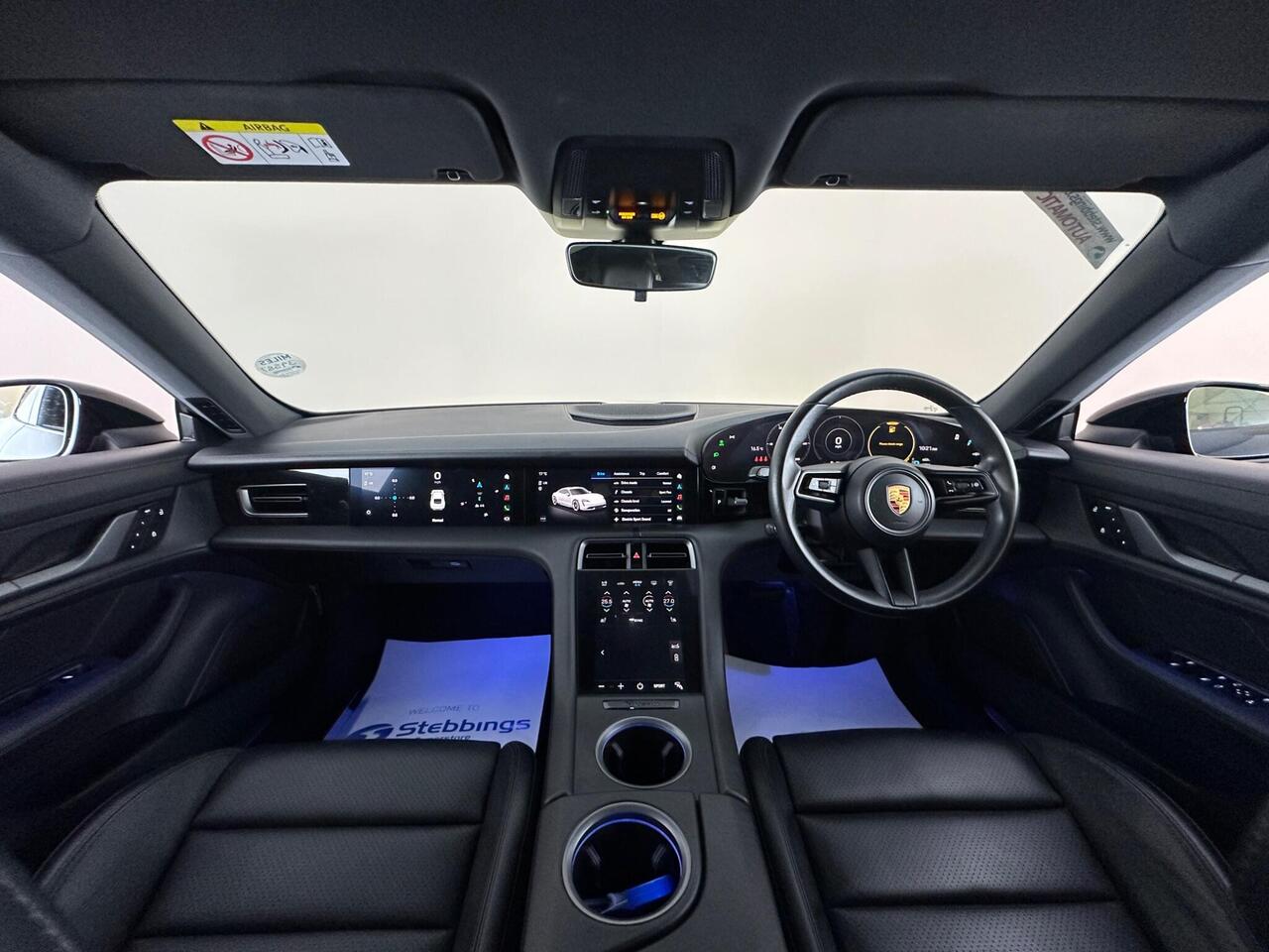 Porsche Taycan YY72RZZ