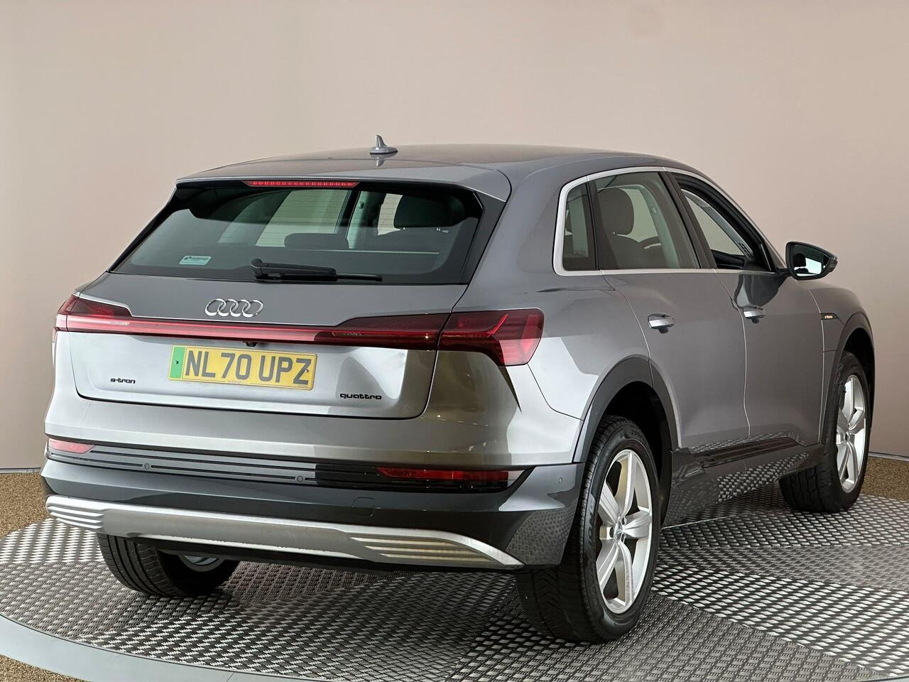 Audi e-tron NL70UPZ