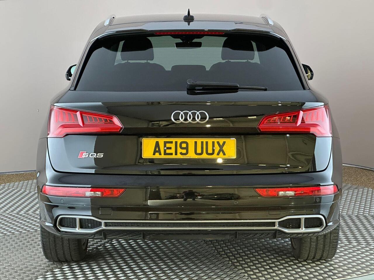 Audi SQ5 AE19UUX