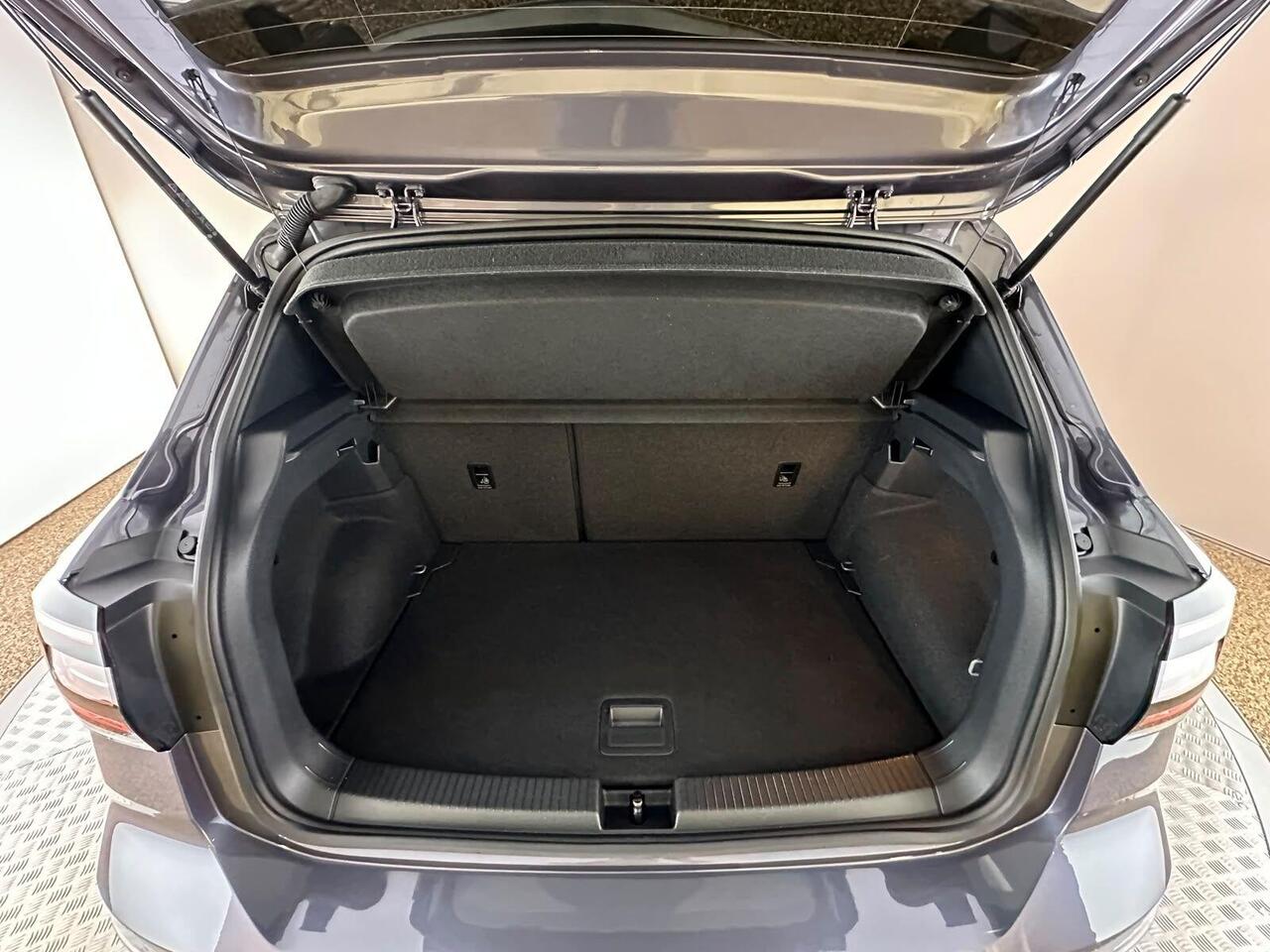 Volkswagen T-Cross AE73YJJ