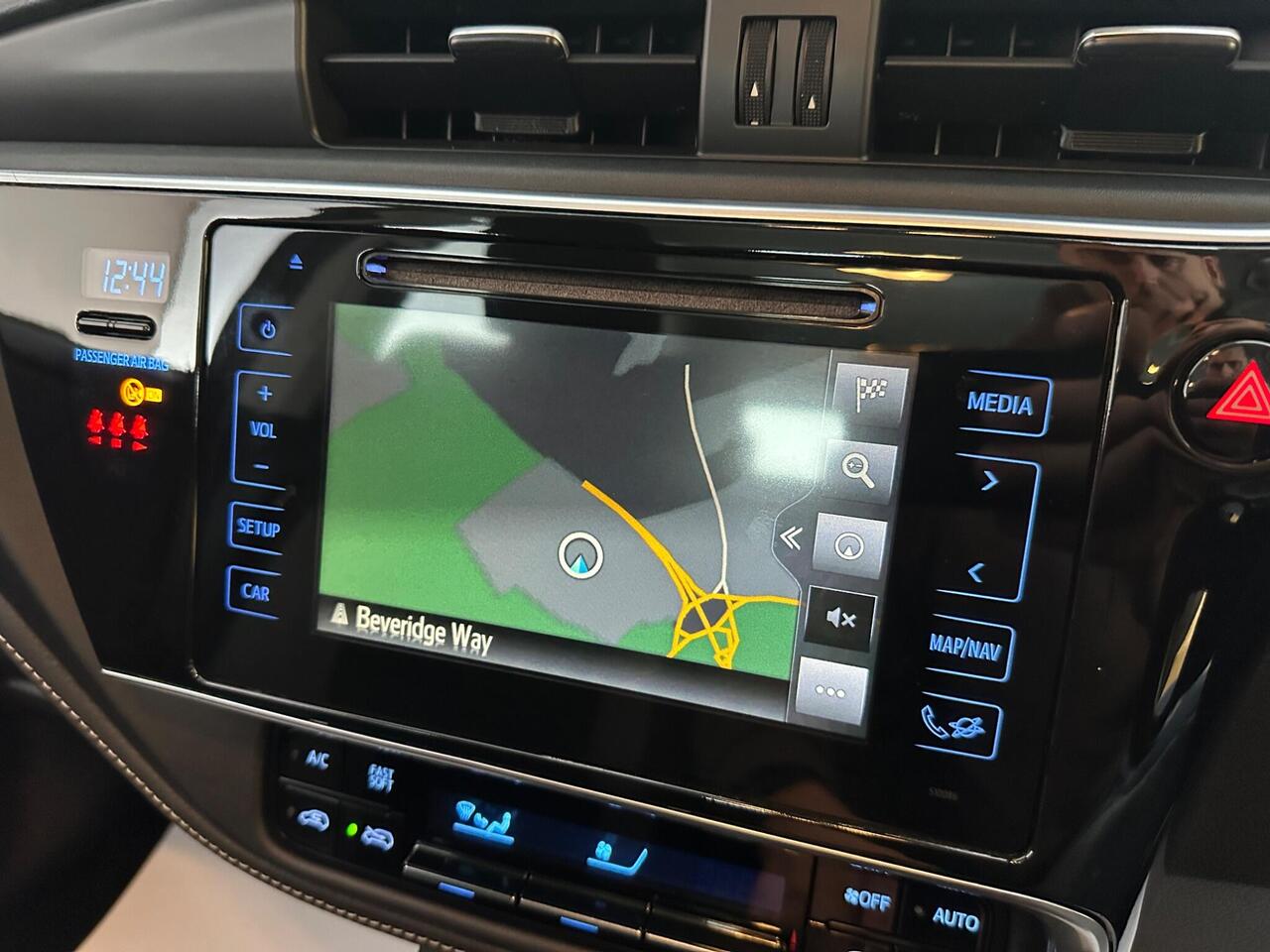 Toyota Auris LX17KXH