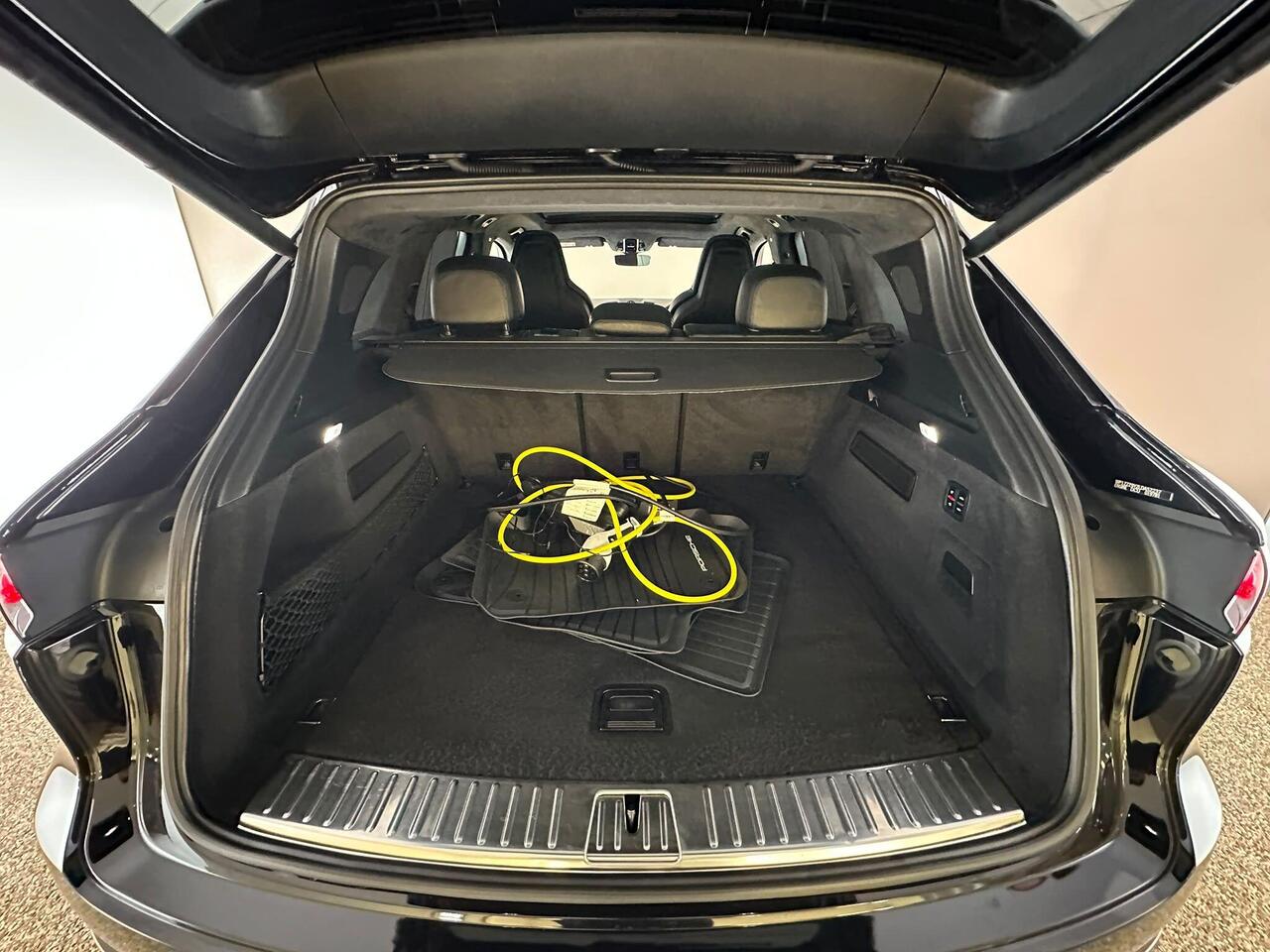 Porsche Cayenne SW69BKY