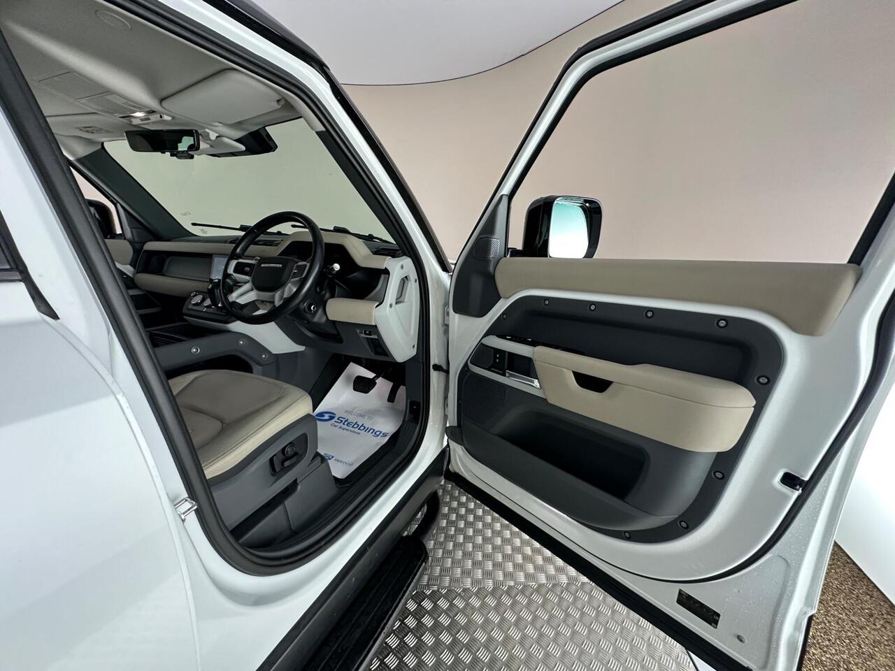 Land Rover Defender 110 OY20YDU