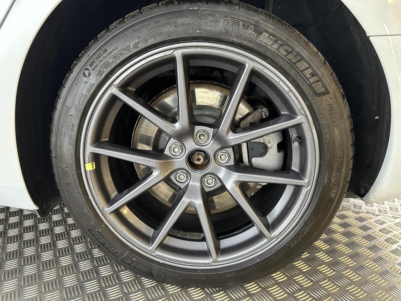 Tesla Model 3 AF72VHK