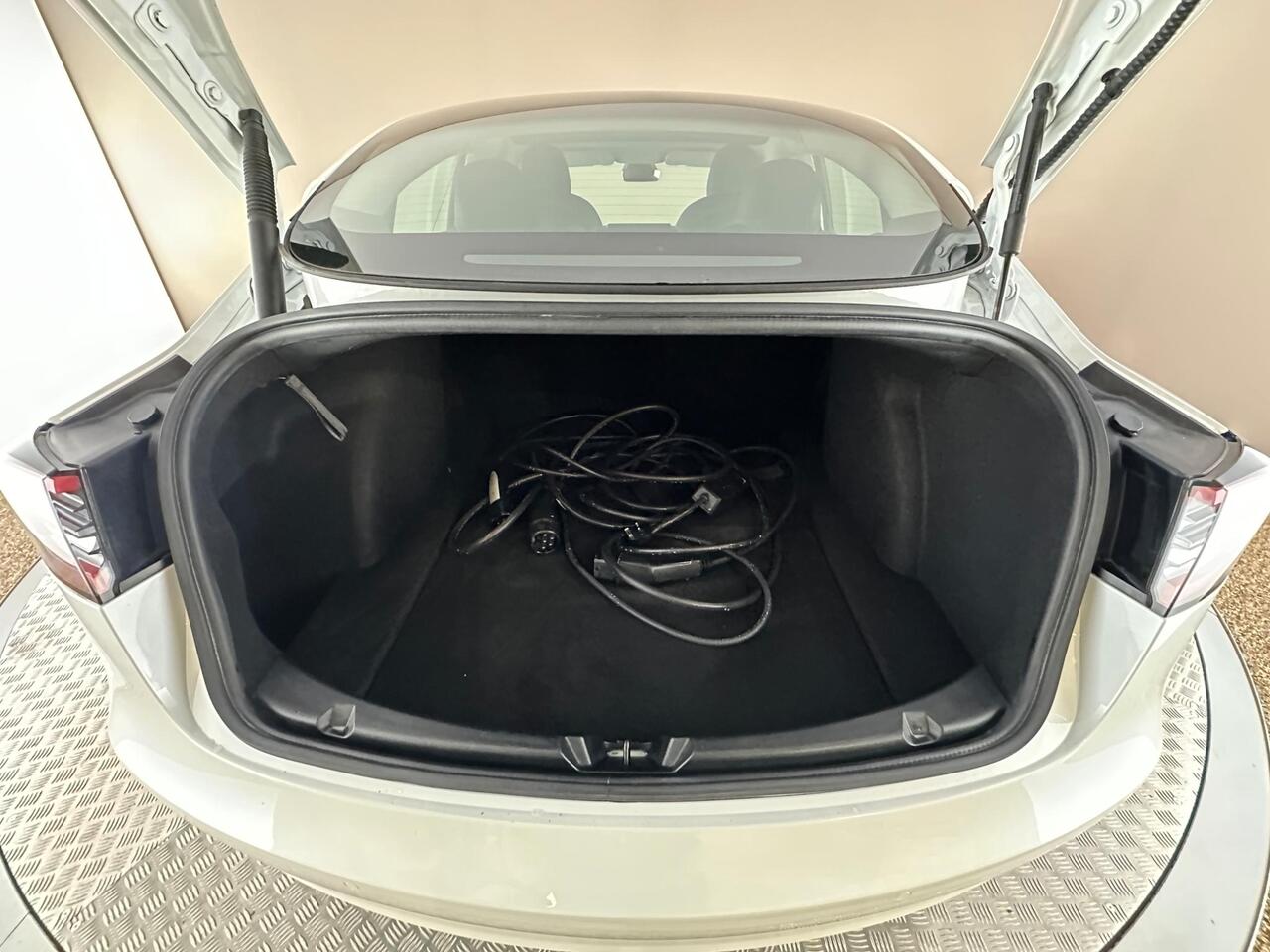 Tesla Model 3 AF72VOA