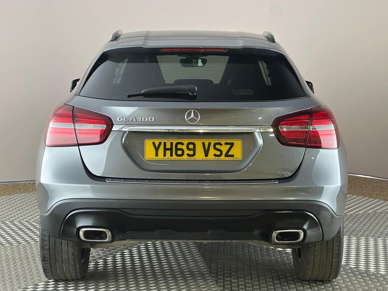 Mercedes-Benz GLA YH69VSZ