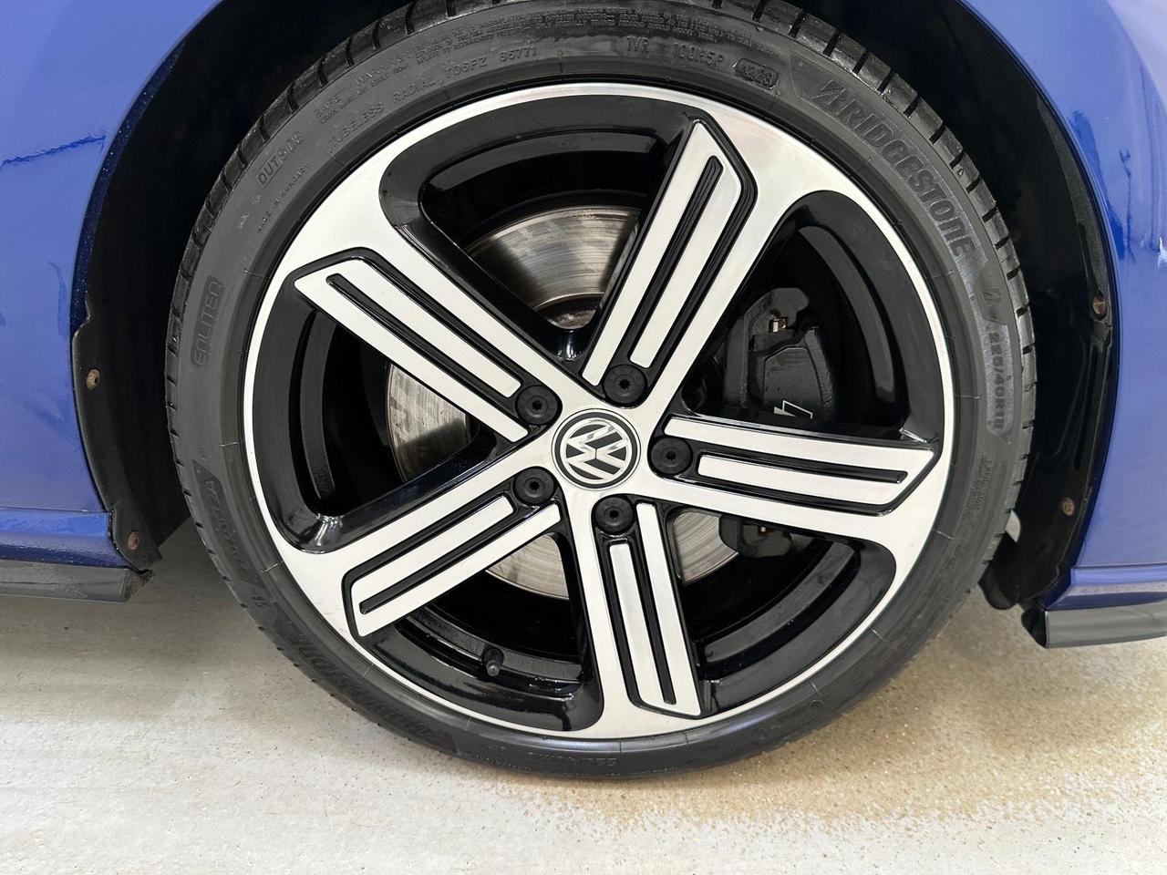 Volkswagen Golf YE70AZG