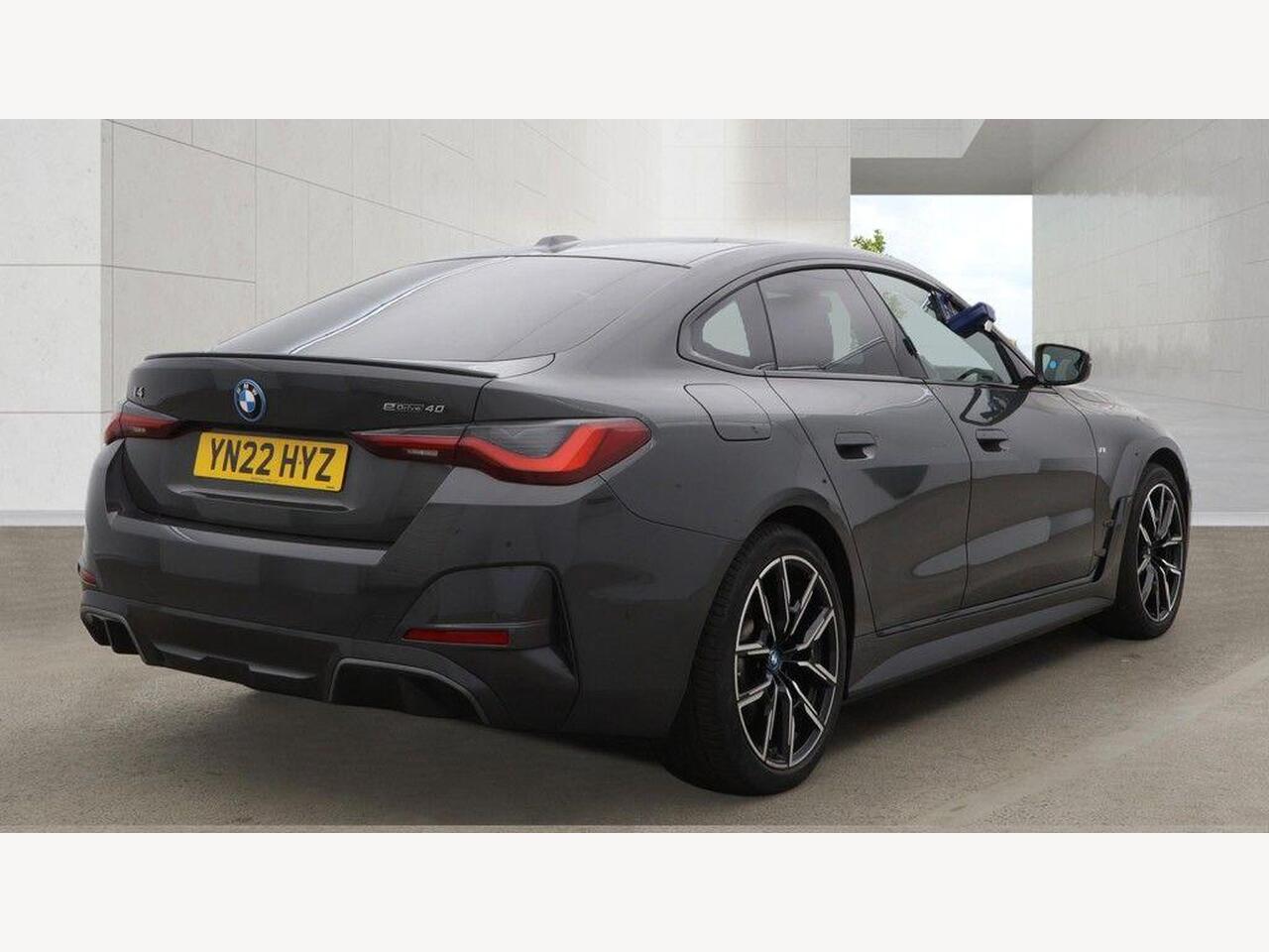 BMW i4 YN22HYZ