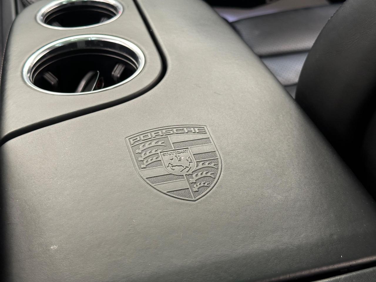 Porsche Panamera LN69UYK