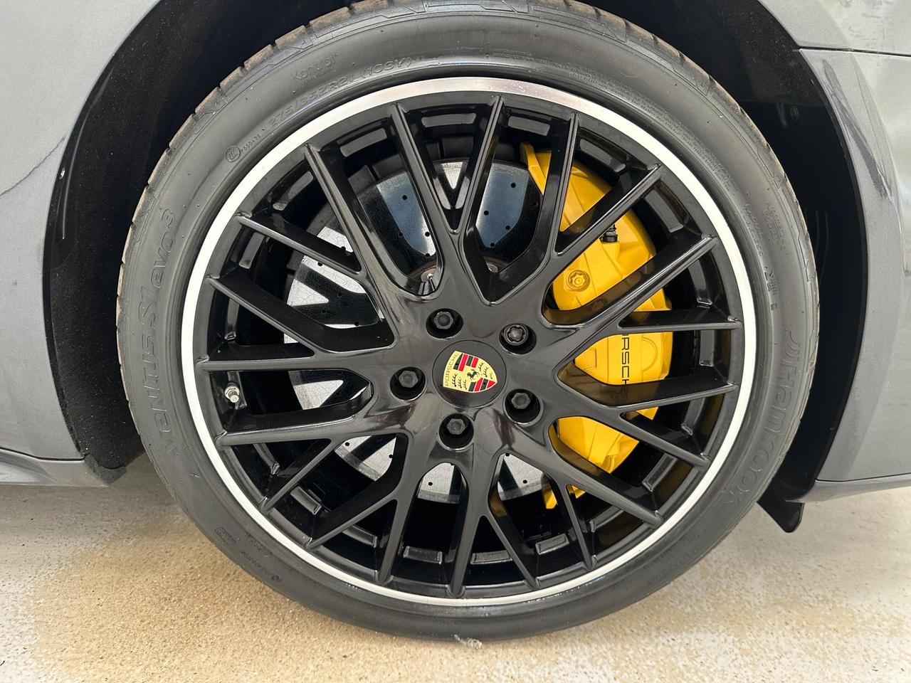 Porsche Panamera LN69UYK